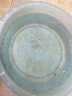 欺骗消费者，根本就是均码，衣服小得像小朋友穿的一样，给侄女穿了。结果洗了非常掉毛毛，图二是过了6次清水。中评是给衣服的款式