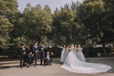 宝贝收到了，质量真的超级好而且穿了几天都不会松感觉，搭配衣服穿都很方便，宝贝真的非常好 穿着也很合适 专门跳了几下也不会往下掉 很喜欢，真是意外的惊喜，没想到这个价格，还能买到这么好的内衣，首先是质量很好，柔软舒服，滑滑的，在就是穿上不闷也不掉，还很透气，很性感，快递也是很快，服务态度也是很好的，设计的也很合理，以后可以穿露肩裙和露肩衣啦不用穿透明肩带，性感不俗套。有需要在买个白色的！以后会再来的，我很喜欢我也是老顾客！