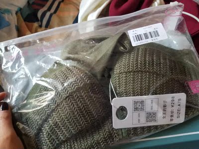 物流快递很快,挺喜欢的,手感很好,价格就摆在那,挺喜欢的颜色,盒子也很精致。 物流快递很快,挺喜欢的,手感很好,价格就摆在那,挺喜欢的颜色,盒子也很精致。