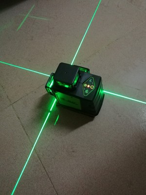 点评亦力上墙12线水平仪好不好,亦力水平仪精准度如何,误差大吗