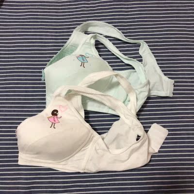 非常满意!!之前买过,穿着舒适不变形,孩子很喜欢 非常满意!!之前买过,穿着舒适不变形,孩子很喜欢