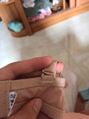 内衣颜色还可以,就是做工质量好差劲👎各种线头,好怕扣子连接处断开。懒得退了 内衣颜色还可以,就是做工质量好差劲👎各种线头,好怕扣子连接处断开。懒得退了