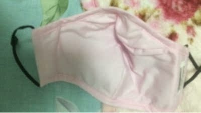 蛮好的 粉粉的 比较喜欢 就是松紧带有点紧 耳朵不是很舒服 调到最后了 这点不是很好 总体可以 蛮好的 粉粉的 比较喜欢 就是松紧带有点紧 耳朵不是很舒服 调到最后了 这点不是很好 总体可以