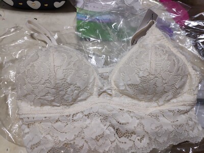 趁着双十一一起买了四件，都试过了，挺好穿的！双十一比较优惠，所以一口气买了四件，划算！！！质量很好，不错！！！！