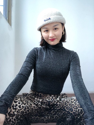 衣服质量和上身超过了预期想象，超显身材的！面料很有弹性，为卖家疯狂打call！比心