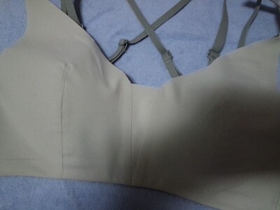 内衣质量不错，做工精细，尺码刚刚好，穿着蛮舒服的呢，不错哟。