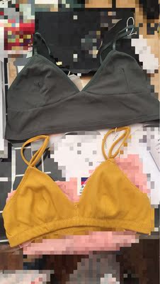 好看。比较厚实。胸垫可以抽出来！很可爱。内衣带上面的圆环也是黄色的。非常可爱！买啊！而且还送了一条内裤。