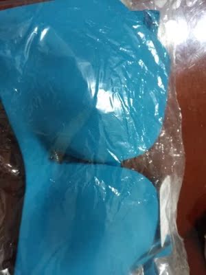 小胸非常好穿，舒适不勒，质量非常好，与卖家描述的完全一致，非常满意,真的很喜欢，完全超出期望值，发货速度非常快，包装非常仔细、严实，物流公司服务态度很好，运送速度很快，很满意的一次购物