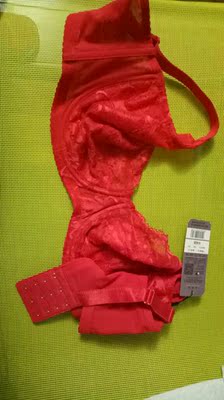 老客户了。买了两件，一件红的，一件紫的，这件红的是薄款，适合夏天穿。质量非常好，与卖家描述的完全一致，非常满意,真的很喜欢，完全超出期望值，发货速度非常快，包装非常仔细、严实，物流公司服务态度很好，运送速度很快，很满意的一次购物