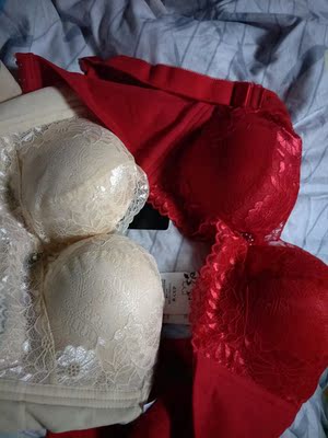 宝贝收到了，大小正好，摸着质量也很好，款式也很好看，还没穿呢？穿过之后再来追评