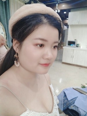 快收到了，物流太赞了，特别快，跟卖家说了急用，，当天就给我发货了，谢谢卖家！赶上了拍照，现在来说下衣服，超级舒服，跟没穿一样，哈哈哈哈，这次去拍结婚照，穿上了，不会掉，而且透气，我这种平的，还可以看见沟，哈哈哈哈，期待我的结婚照片出来美美的。满分哦~