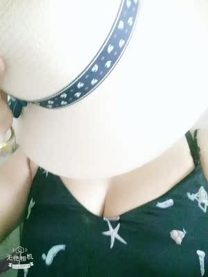 内衣已收到,外包装特别高大啊!内衣完好,沒被压扁。摸起来手感特别好,很亲肤。我迫不及待得试穿了,聚拢效果很棒!瞬间丰满了许多,肩带很舒服,没有任何束缚感。 内衣已收到,外包装特别高大啊!内衣完好,沒被压扁。摸起来手感特别好,很亲肤。我迫不及待得试穿了,聚拢效果很棒!瞬间丰满了许多,肩带很舒服,没有任何束缚感。