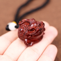 Fuyunchang India small leaf red sandalwood three-legged gold toad handle men and women carry toys Wen play wood carving small pendant