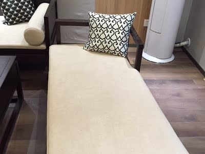 客服真的很有耐心，这一套应该是我在淘宝上买的最贵的东西了，家里人直说我胆子很大！但是收到货真的不一样，质量做工都很好，物流也很快，运输师傅很尽责，我们沙发差两公分进不去电梯，是两个师傅抬上楼的，真是庆幸楼层不高！大件运输难免磕碰，又是实木家具，我把磕碰照片发给客服，客服立马安排本地保养，我爸还顺便让把家里的八仙桌也维护了一下，虽然是自费的，但是真的很满意！这样的服务和质量，一定能长久的做下去！要非说个缺点，那就是我最后选的抱枕不太上档次，自己又重新做了，不过这都是小事情，不影响对店家的好评