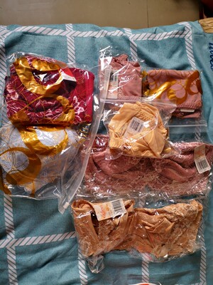 双十一做活动提前预订的,买了4件内衣,3件内裤,质量很好,买的多活动力度也很大,客服很好,给我推荐,有问必答,很耐心,后续穿的好也会回购的 双十一做活动提前预订的,买了4件内衣,3件内裤,质量很好,买的多活动力度也很大,客服很好,给我推荐,有问必答,很耐心,后续穿的好也会回购的