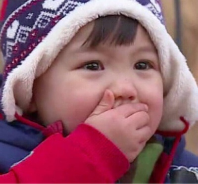 衣衣很漂亮！！美美哒 淡色的很仙。有小花花！！我自己觉得还可以，主要我不常买白色的内衣。直男觉得so so哈哈。自己穿得开心就好啦。我觉得有一点垫的就好了，型很好，就是穿起来熊有点软。