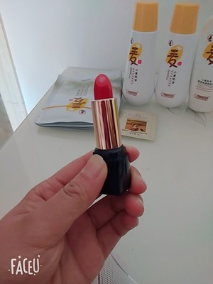 优缺点揭秘:对比亲润和袋鼠妈妈哪个好，网上买的袋鼠妈妈孕妇护肤品安全吗