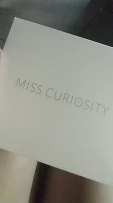 盒子很漂亮 像拆礼物一样的感觉 然后东西挺薄的 蛮适合我这种小胸 挺好 还没水洗 不知道变不变形 水洗后还是挺好会愿意再次购买