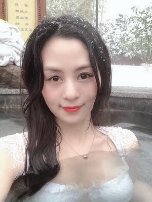 上身真的很好看，至于显胖嘛那就要看自己到底胖不胖，不能自欺欺人被人欺对不对，我原本就是肉肉的身材，也不能奢望穿上能显得多瘦，只要好看，再胖都是个好看的胖子❤️