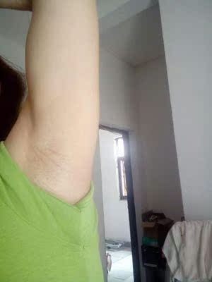 用了几次了，效果真的不错，首先选这个产品真的是冲着描述效果来的。当然感觉有点夸张。在犹豫不决时选下来的，用了十分钟左右刮的，好干净呀，不会有黑点！这个用起来真的挺温和的，后面在私处使用了效果也是很好的呢，没有刺鼻的味道，清香。舒缓水抹上非很舒服。整体来说，这个脱毛产品我会回购的、