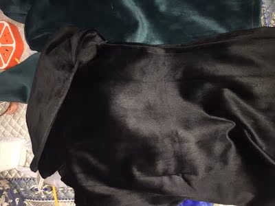 衣服收到了，超级喜欢，厚实，绒很细，很洋气，又好配衣服，一口气买了两件，还应同事要求，帮她拍了两件。以后买打底衫就她家了