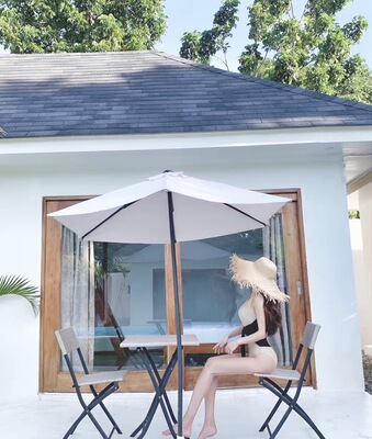 泳衣很好看！！真的穿上就是sexy lady本人！胸前深v一点都不过分.