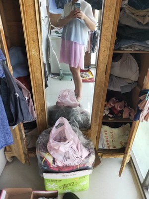 布料很顺滑 刚好配这件衣服 很赞 布料很顺滑 刚好配这件衣服 很赞