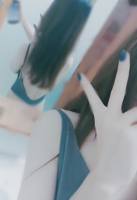 刚开始对这件衣服期待挺大的,毕竟价格那么贵觉得质量应该不会差,但是收到后挺失望的,看图片就知道了胸口那里不知道为什么会松一块出来,我本来就是买来拍照用的,感觉挺影响美观的,不过后背的设计还挺好看的,总体感觉一般吧 刚开始对这件衣服期待挺大的,毕竟价格那么贵觉得质量应该不会差,但是收到后挺失望的,看图片就知道了胸口那里不知道为什么会松一块出来,我本来就是买来拍照用的,感觉挺影响美观的,不过后背的设计还挺好看的,总体感觉一般吧