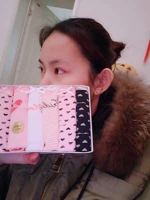 在他家买了很多次了，现在身上全是他家的哈哈哈，质量没得说，而且价格特别的实惠划算，每次店主都会给我小赠品哈哈哈，会一直来店里回购的，好评