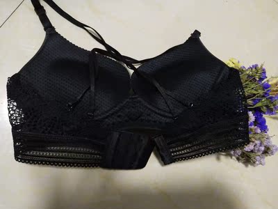 宝贝包装的挺上档次的,做工挺细致的,质量不错,蕾丝的美背设计很性感,交叉肩带设计,夏天穿露背装很漂亮!卖家发货及时,快递也很给力!挺满意的! 宝贝包装的挺上档次的,做工挺细致的,质量不错,蕾丝的美背设计很性感,交叉肩带设计,夏天穿露背装很漂亮!卖家发货及时,快递也很给力!挺满意的!