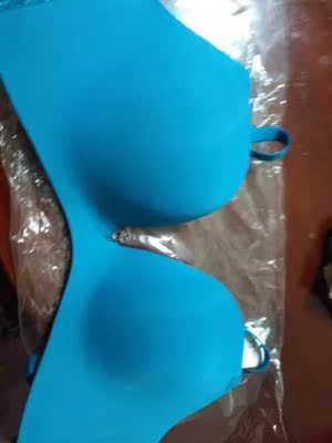 小胸非常好穿，舒适不勒，质量非常好，与卖家描述的完全一致，非常满意,真的很喜欢，完全超出期望值，发货速度非常快，包装非常仔细、严实，物流公司服务态度很好，运送速度很快，很满意的一次购物