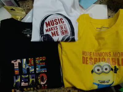 衣服布质很好，尺码变小一号。来的衣服图案，有差，黄色那件来错了。