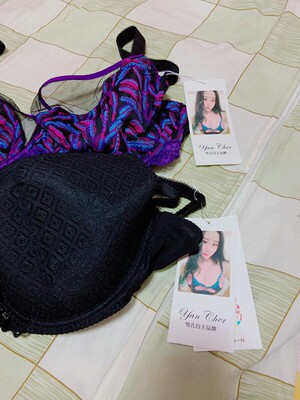 买了好几件内衣，价格还可以，样式也好看，关键是很合身，做内衣很专业，不喜欢那种厚海绵的，胸型都能照顾到，客服很用心了，很满意啊，希望做的更完美！