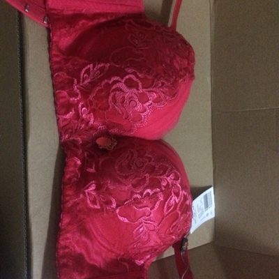 买了4套，这套花纹挺好看的，发货速度快，感觉现在的质量不如去年的好