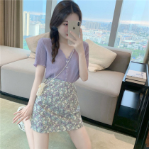 Summer 2020 Korean version of pleated temperament V-neck chiffon shirt top floral high waist bag hip slim A skirt women