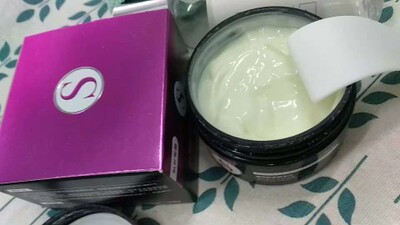 脱毛超级的干净 使用时最好用毛巾顺着毛发生长的方向用力顺着抹掉！记得用之前先做一下过敏测试哦！效果很明显，也不刺激皮肤，就好像从来没长过一样光滑，皮肤也没有红肿现象，查了查是正品，可以放心使用，现在汗毛长得都慢了很多了，很喜欢这款呢，性价比很高。。。