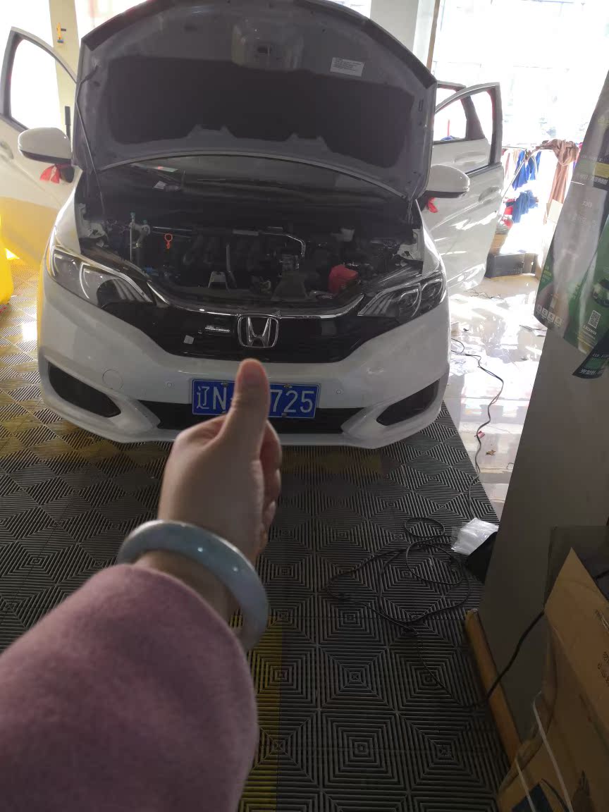 彬马GL8原装款扶手箱