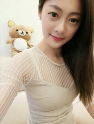 乳房比之前有弹性多了，也挺拔了，这款精油打开闻到清香的味道，已经让人好感倍增了，而且吸收性非常好，滋润不黏腻，用过很很柔软有弹性，由纯植物精华萃取的产品就是温和，无刺激，滋润易吸收的，皮肤都有变得滋润些了呢，胸部的脂肪感觉增多了一些呢，摸起来光滑了好多呢，还感觉皮肤紧致了好多，非常喜欢的一款产品，我的最爱