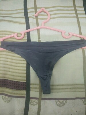 款式不错，布料软滑，穿着舒服！