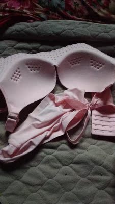 给我老婆买的，她说穿起来很软，很舒服，推荐购买，还送了条性感内裤