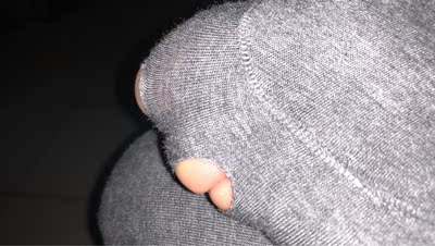 建议买踩脚，我买的连袜穿的时候特意剪了脚指甲，结婚两个脚还是破洞了，l