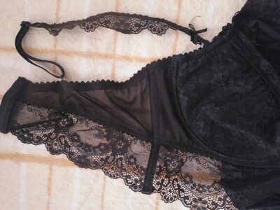 内衣很性感，老公也觉得很好看，很薄，比较适合夏天穿，偶尔穿穿增加情趣也不错，买了两套才几十，跟划算吖