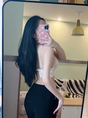 不扎皮肤，无感穿着很舒适，不挑衣服，颜色也很好看，内搭也非常高级时尚。真的是强烈推荐，夏天搭配时髦单品妥妥的！