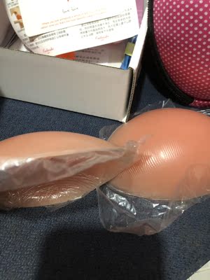 買一個送了一堆東西，包裝很保密 顯高級，希望好用吧