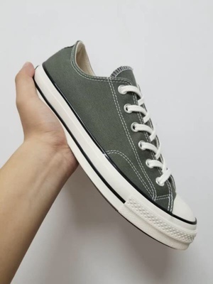 鞋子质量很好，穿着也舒服，超级喜欢这个款式，大爱