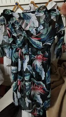 衣服质量非常好，穿上也很美，很仙，这次泡温泉可以穿上了，非常满意，不错，值得购买