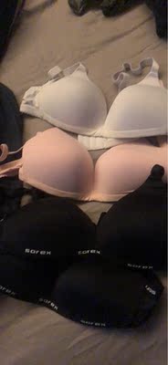 第二次购买上次双十一买了三个觉得不觉,性价比高也挺舒服。上次买的银色,我觉得应该叫浅肤色,这次买了粉色黑色。 第二次购买上次双十一买了三个觉得不觉,性价比高也挺舒服。上次买的银色,我觉得应该叫浅肤色,这次买了粉色黑色。