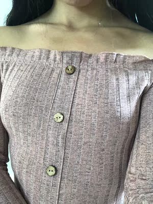 必须好评！以为会偏厚一点但是挺轻薄的，夏天穿正合适，春秋也可以穿，下面搭配一个裤子就行了，颜色也很美，实拍图无修图，最后希望洗过后也不会缩水。