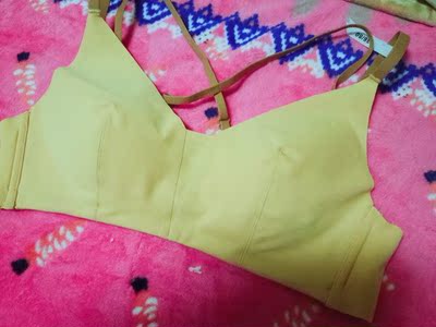 内衣质量可以哦，摸起来很舒服，买的黄色的，很好看呢，满意