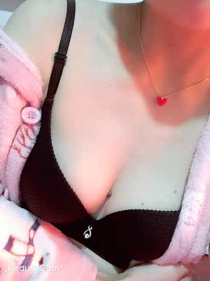 内衣不算很厚,但是聚拢效果真的很好哦!这一款是AB通杯的,穿起来很自信,而且很舒服,包装得也很好,值得推荐 内衣不算很厚,但是聚拢效果真的很好哦!这一款是AB通杯的,穿起来很自信,而且很舒服,包装得也很好,值得推荐